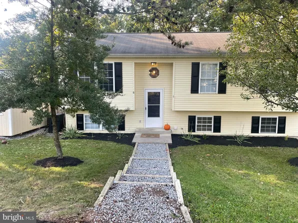 81 Contessa Ct, Inwood, WV 25428
