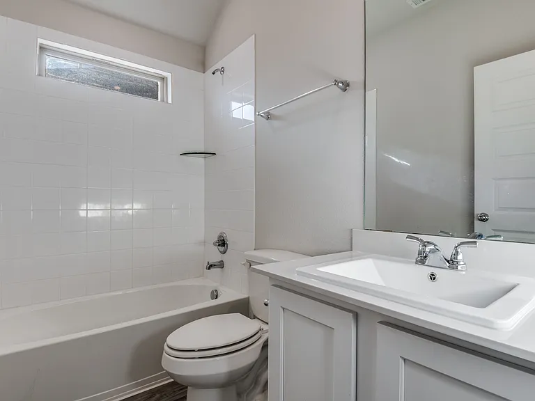 2412 Green River Rd — Photo 16