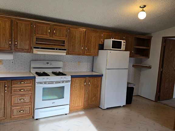 2nd image of 1975 Lancelot Ln