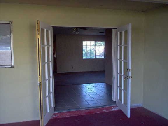 3rd image of 2101 Linda Vista St