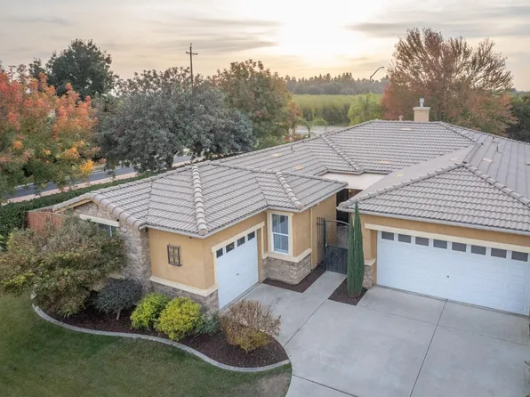 991 Rosewood Ave, Sanger, CA 93657