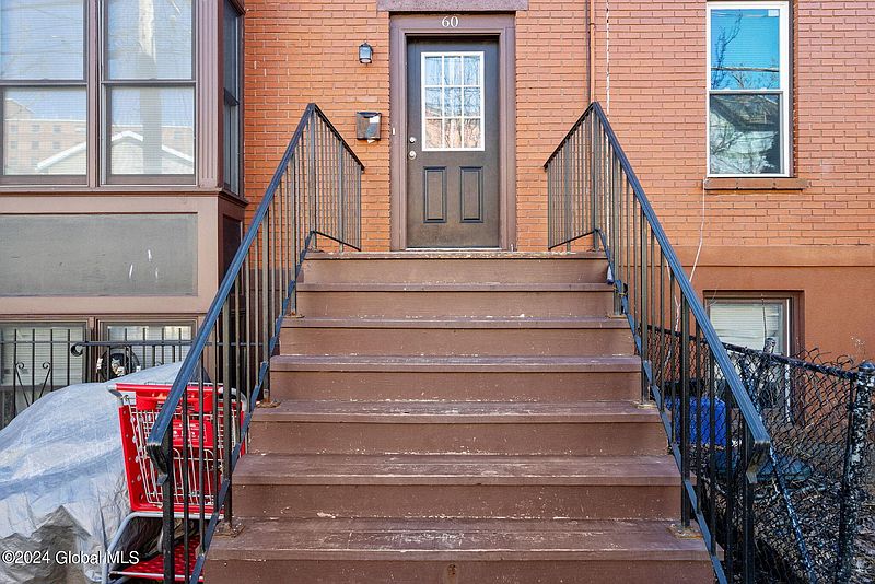 4th image of 60 Catherine Street