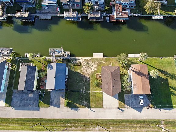 2nd image of 190 Barracuda St