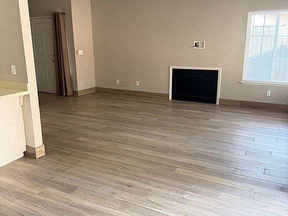 3rd image of 1818 E Four Creeks Ave