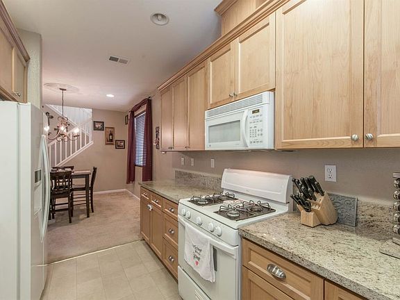 5th image of 2552 Huckleberry Cir