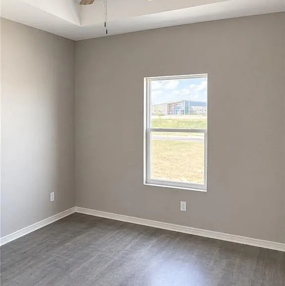 800 Flores Service Rd — Photo 7