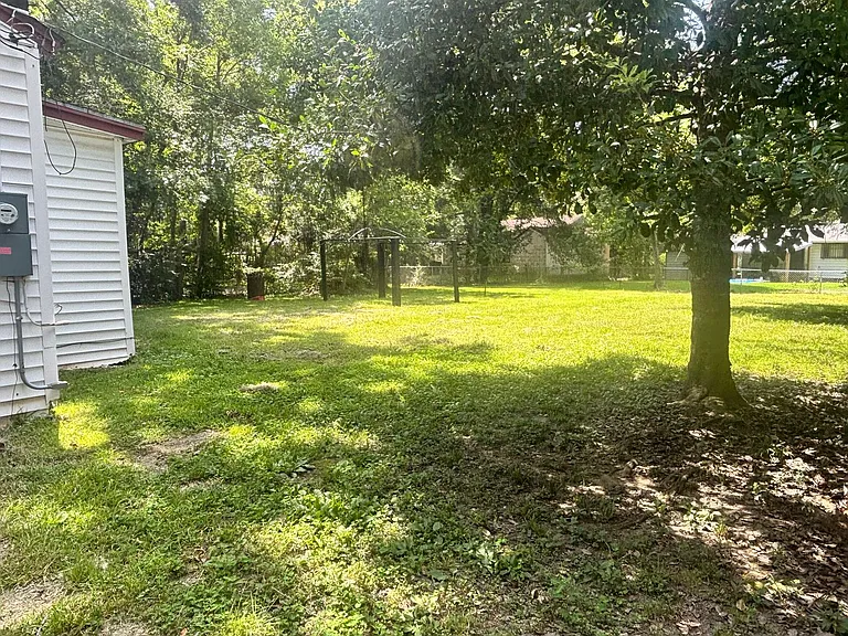 235 Broadmoor Dr — Photo 10