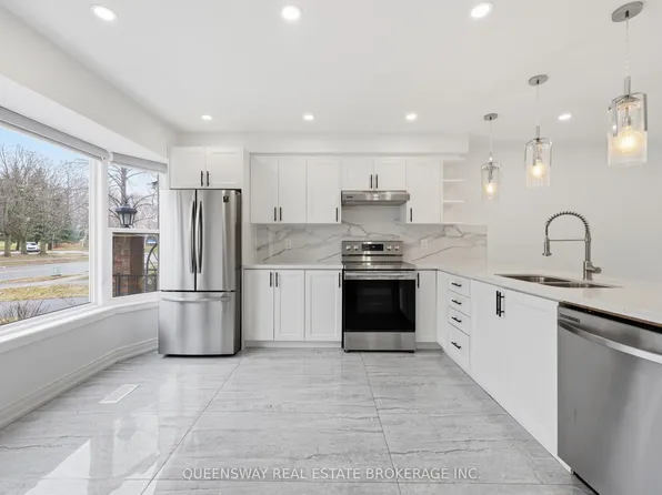 4196 Longmoor Dr #1, Burlington, ON L7L 5E3