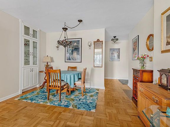3rd image of 12510 Queens Blvd APT 511