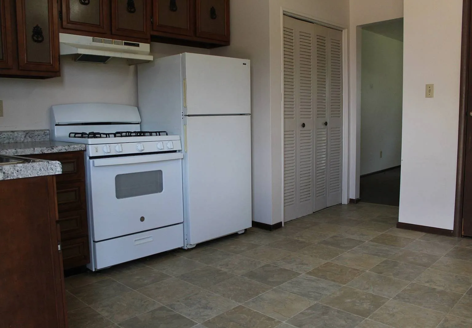 2 bed, 1.0 bath, $900 — Photo 2