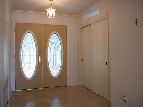 3rd image of 60 Clifton Blvd