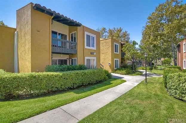 Building Photo - 17129 W Bernardo Dr #203