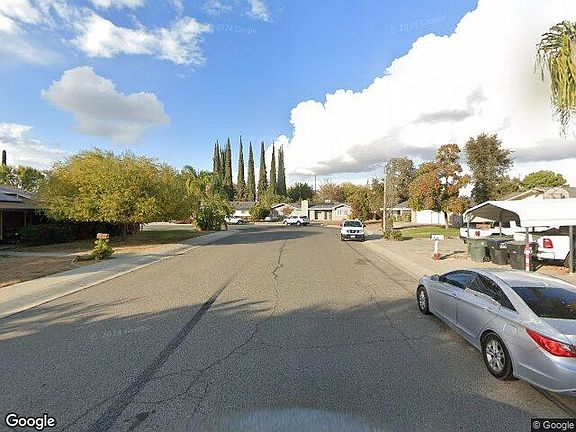 Exterior Neighborhood (street photo)