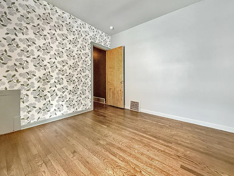 1114 Beloit Ave — Photo 12