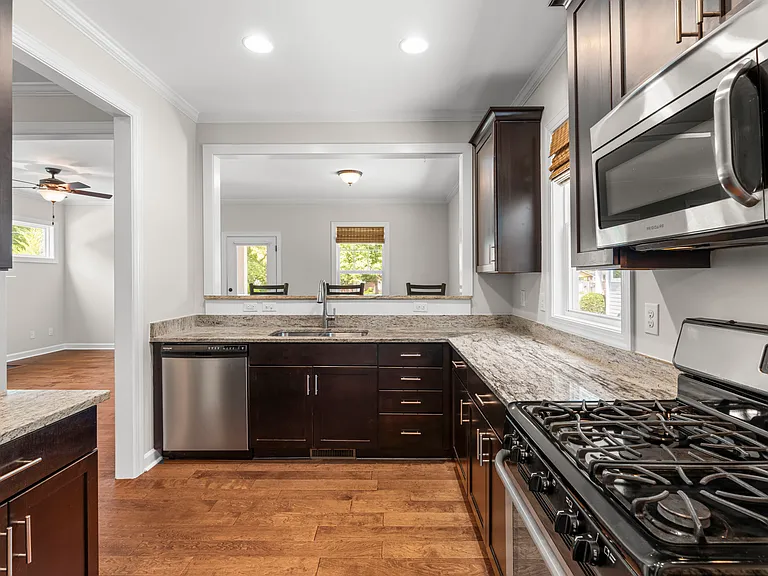 1720 Arrowhead Dr — Photo 10