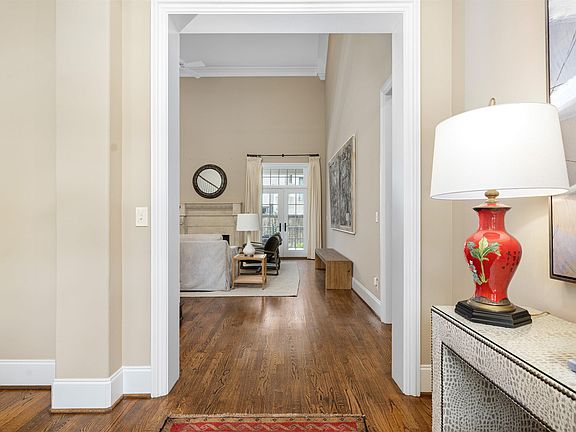 4th image of 3759 Village Ln