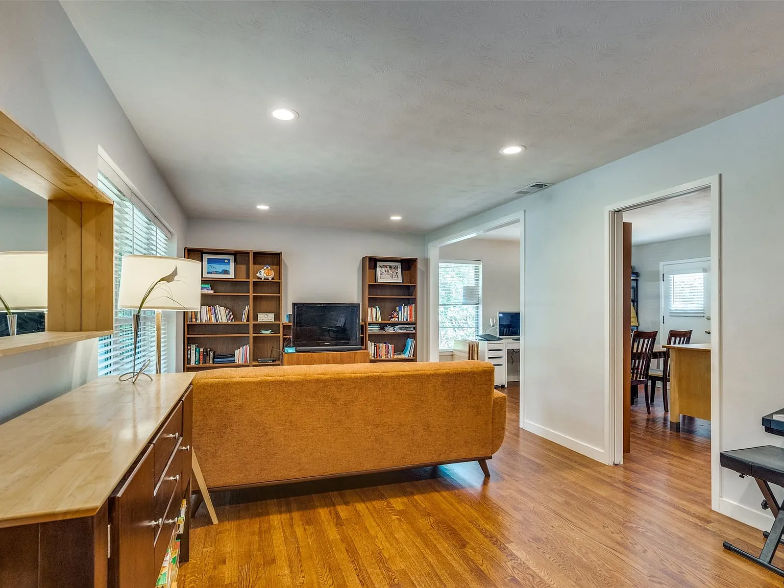 3 bed, 2.0 bath, 1320 sqft, $2,900 — Photo 4