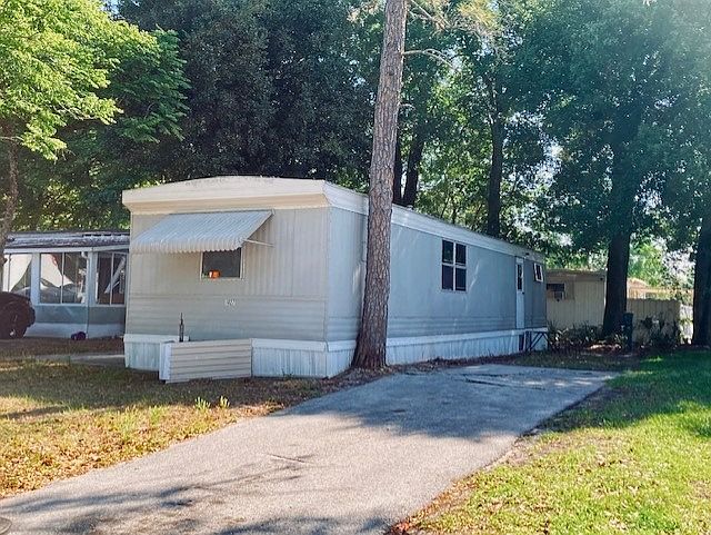 2nd image of 1027 Bavarian Way
