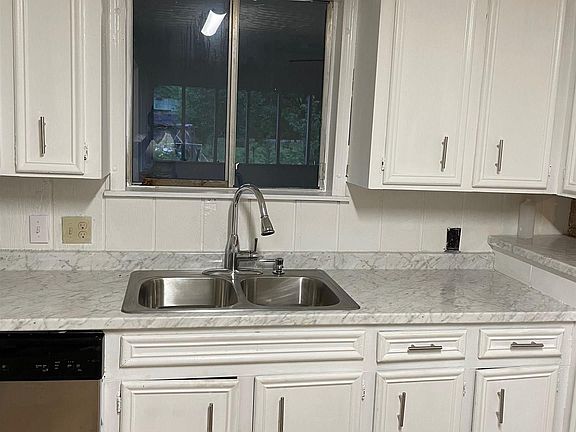 2nd image of 110 Walnut Ln