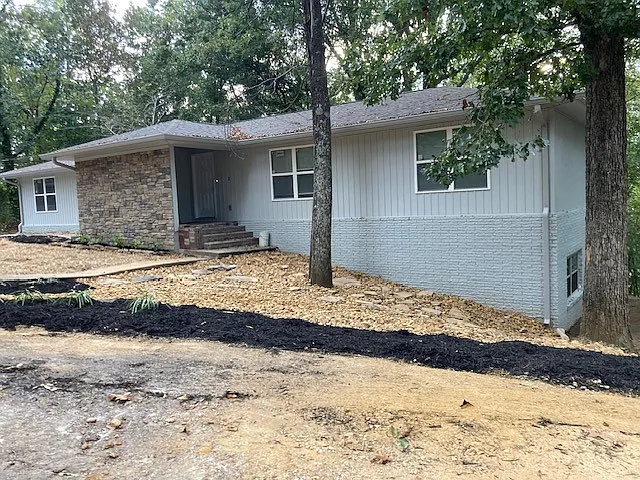 2 bed, $1,100 — Photo 1
