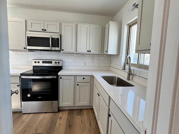 2nd image of 1828 Victorian Ave #11