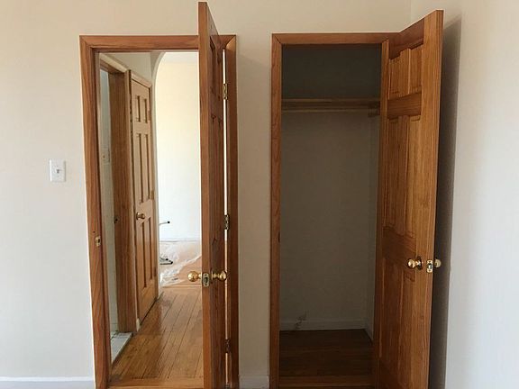4th image of 5605 43rd Ave #4C