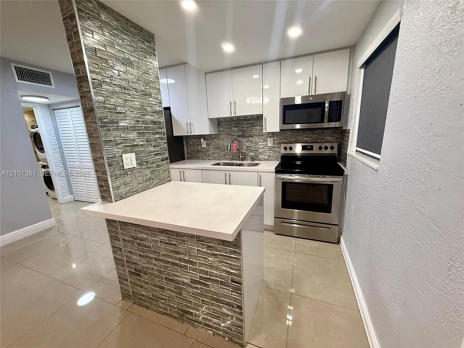 North Riverview Condo — Photo 2