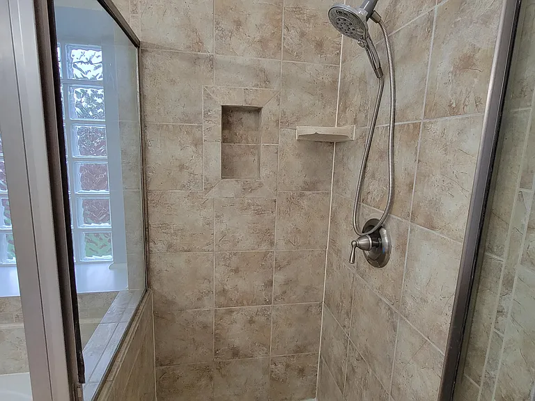 401 Colony Dr — Photo 22