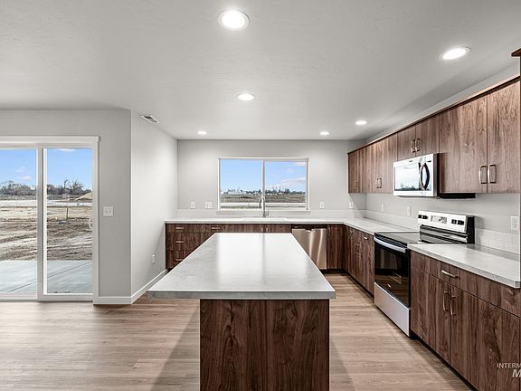 4th image of 1651 Dyer St