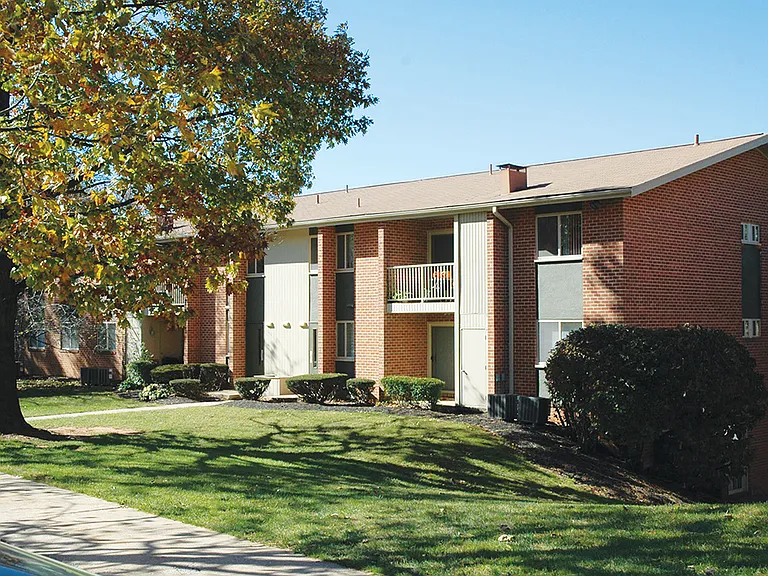 York Apartments — Photo 5
