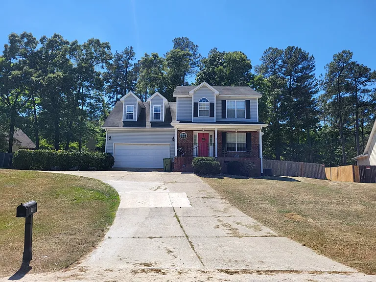 260 Chestnut Dr — Photo 1