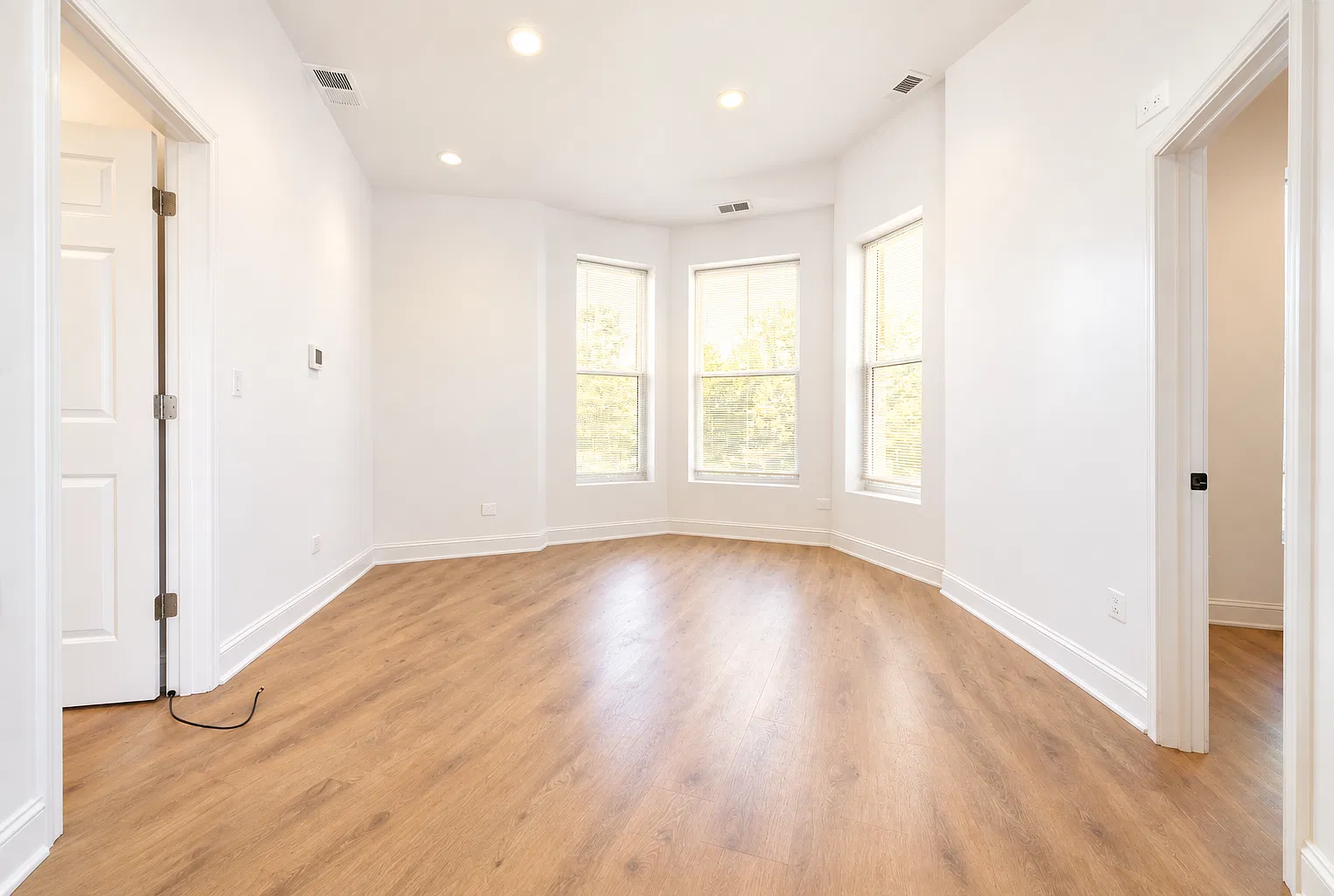 3 bed, 2076 sqft, $2,200 — Photo 4