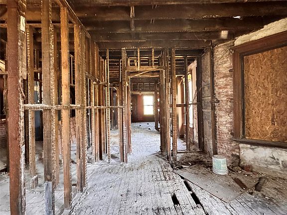 4th image of 2104 Harris Ave