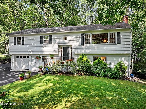 2nd image of 16 Brookhill Ln