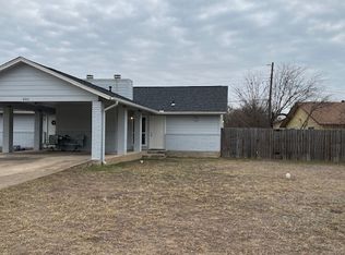 901 Country Aire Dr #B, Round Rock, TX 78664