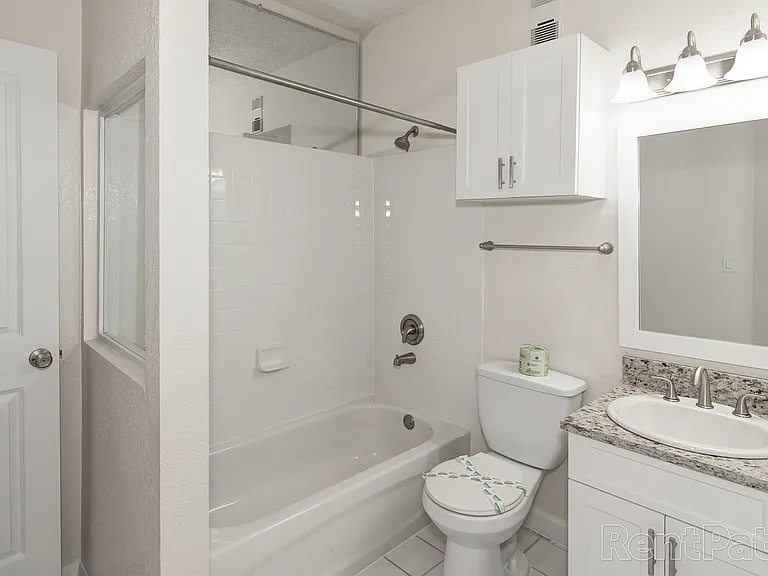 Waterford Point Apartments — Photo 25