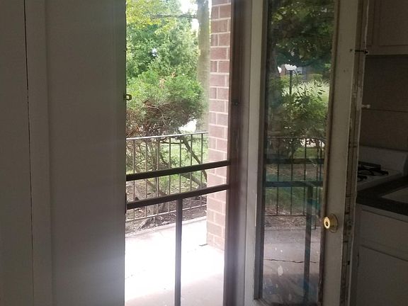 5th image of 19 Bay Ter APT 1A