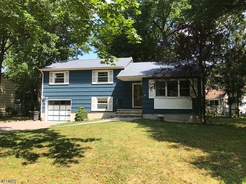 1st image of 10 Taft Ct