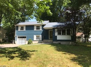 10 Taft Ct, Livingston, NJ 07039