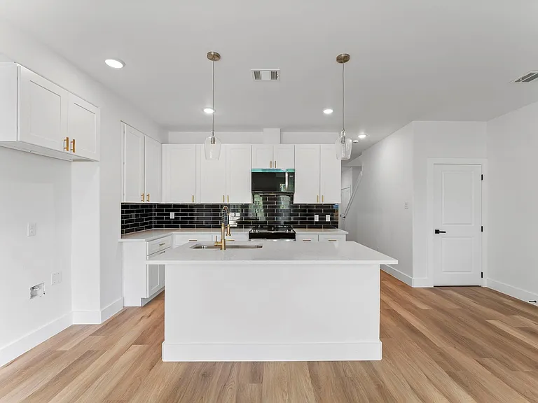 8205 Carver Rd #B — Photo 5