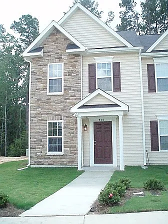 2 bed, 2.5 bath, 1292 sqft, $1,600 — Photo 1