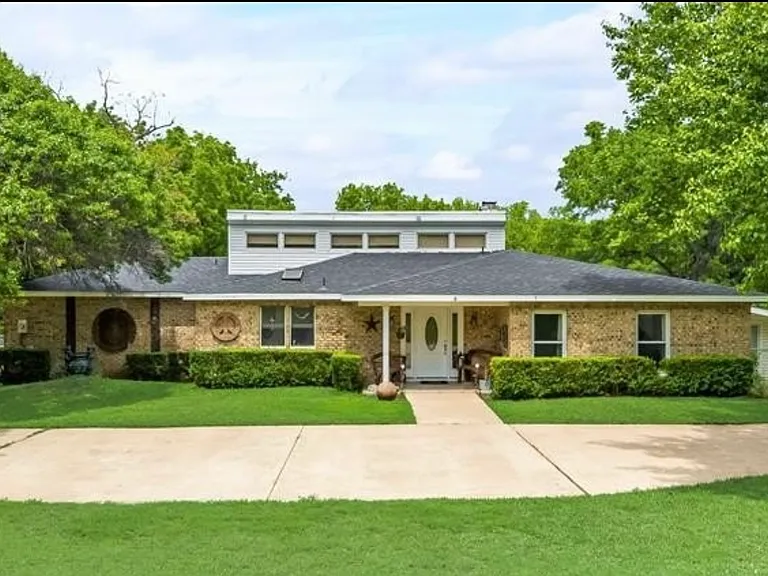6049 W Red Bird Ln — Photo 2