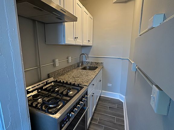 3rd image of 1176 Chapel St #602
