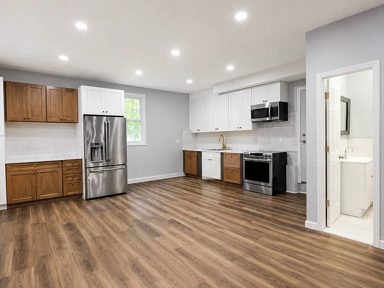 Hoffman Ln — Photo 1