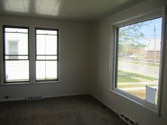 4th image of 547 E Joliet St