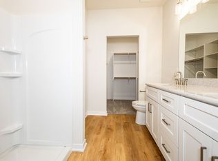 12350 Edgewater Dr, Papillion, NE 68046