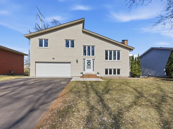 2382 Erin Ct, New Brighton, MN 55112