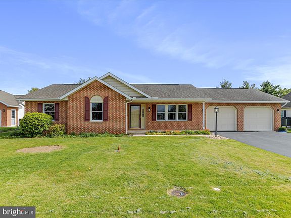 4th image of 83 Parkwood Dr