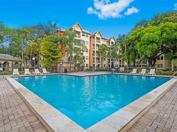 8120 Geneva Ct APT 148, Doral, FL 33166