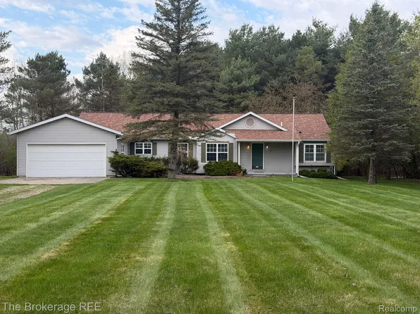1405 E Grand Blanc Rd, Grand Blanc, MI 48439
